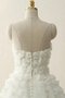 Robe de mariée ligne a avec fleurs avec perle de col en cœur avec décoration dentelle