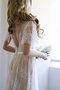 Robe de mariée ligne a belle de col en v avec décoration dentelle avec ruban