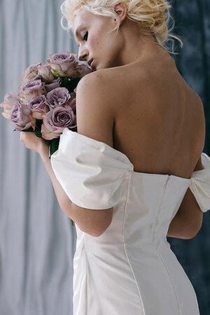 Robe de mariée à la mode romantique décolleté dans le dos avec manche courte jusqu'au sol