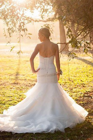 Robe de mariée naturel de sirène de col en cœur manche nulle de traîne moyenne