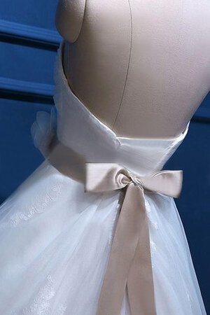 Robe de mariée naturel manche nulle avec ruban avec décoration dentelle en tulle