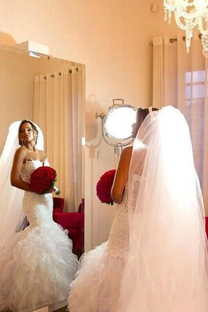 Robe de mariée romantique distinguee dos nu de bustier en dentelle