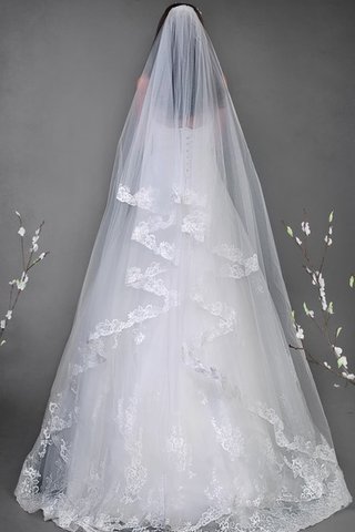 Robe de mariée en dentelle de traîne moyenne avec fleurs avec lacets longueur au ras du sol