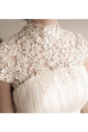 Robe de mariée distinguee naturel longue dans l'eglise avec manche courte