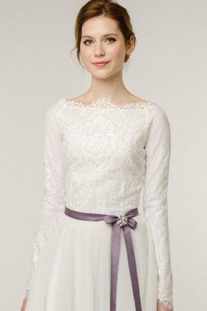 Robe de mariée simple sage ligne a avec perle textile en tulle