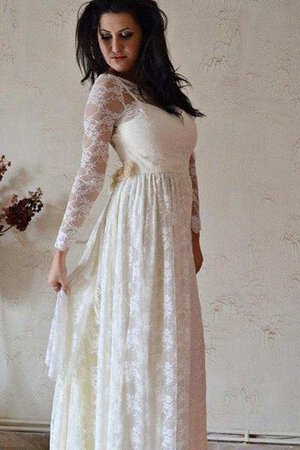 Robe de mariée de traîne courte avec fleurs avec manche longue ligne a au niveau de cou
