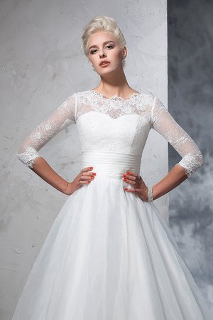 Robe de mariée en organza avec manche 3/4 appliques au niveau de cou de mode de bal