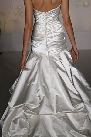 Robe de mariée en satin de mode de bal avec sans manches col en forme de cœur asymétrique