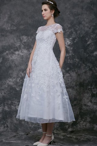 Robe de mariée intemporel col en bateau boutonné ligne a en dentelle