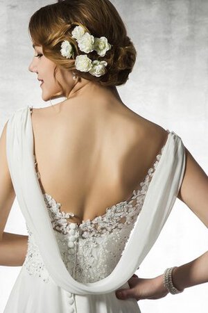 Robe de mariée distinguee avec manche courte avec perle de cape v encolure