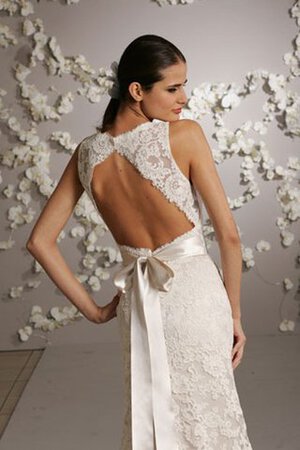Robe de mariée impressioé avec fleurs ceinture en étoffe en dentelle de col en v