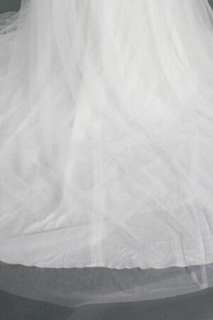 Robe de mariée avec décoration dentelle salle interne bucolique textile en tulle ligne a