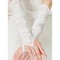 Satin modeste avec des gants application de mariée