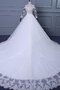 Robe de mariée intemporel col en bateau de traîne longue ligne a de mode de bal