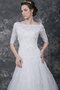 Robe de mariée de traîne courte textile en tulle boutonné avec perle a-ligne
