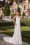 Robe de mariée nature fermeutre eclair bandouliere spaghetti gaine avec décoration dentelle