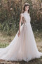 Robe de mariée en tulle en plage de princesse avant-gardiste naturel