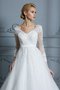 Robe de mariée avec manche longue honorable avec décoration dentelle v encolure naturel