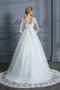 Robe de mariée textile en tulle avec manche 3/4 délicat v encolure naturel