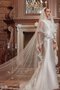 Robe de mariée naturel sage en satin col en bateau manche nulle