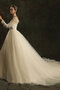 Robe de mariée onirique fermeutre eclair distinguee grandiose classique