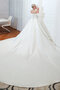 Robe de mariée adorable salle interne longueur au ras du sol longue grandiose