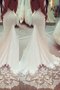 Robe de mariée appliques bretelles spaghetti avec sans manches de sirène en satin