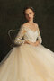 Robe de mariée onirique fermeutre eclair distinguee grandiose classique