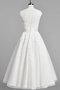 Robe de mariée ruché en dentelle avec manche épeules enveloppants ligne a au niveau de cou