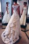 Robe de mariée naturel avec décoration dentelle col u profond ligne a de princesse