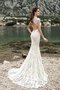 Robe de mariée romantique collant de col bateau au niveau de cou de traîne moyenne