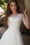 Robe de mariée longue discrete romantique col u profond ligne a