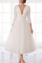 Robe de mariée arrivée au mollet en salle junoesque v encolure simple