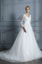 Robe de mariée avec manche longue honorable avec décoration dentelle v encolure naturel