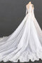 Robe de mariée avec manche longue frappant dans l'eglise en dentelle de sirène