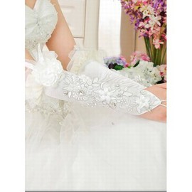 Satin Fleur 3D Blanc Chic | Gants de mariée modernes - Photo 2