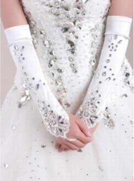 Satin de luxe avec des gants Crystal White mariée