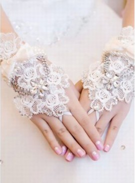 Dentelle avec Crystal White Chic | Gants de mariée modernes