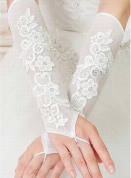 Satin modeste avec des gants application de mariée