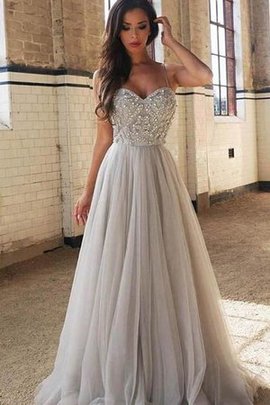 Robe de soirée mode de princesse textile en tulle manche nulle naturel