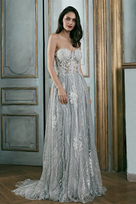 Robe de bal avec broderie versicolor salle interne fantastique chic