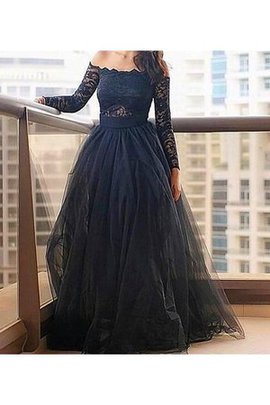 Robe de soirée ligne a textile en tulle de princesse avec manche longue epaule nue