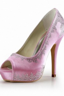 Haut en satin fin avec tête de poisson chaussures mariée