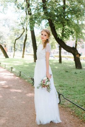 Robe de mariée distinguee facile ligne a au niveau de cou en tulle