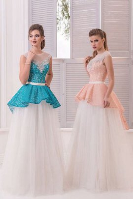 Robe de bal textile en tulle avec perle fermeutre eclair ligne a avec décoration dentelle