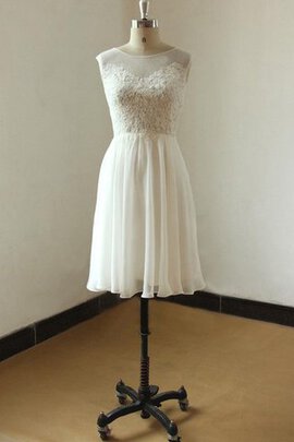 Robe de mariée ligne a avec manche courte decoration en fleur au niveau de genou avec chiffon