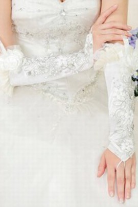 Satin Fleur 3D Blanc Chic | Gants de mariée modernes