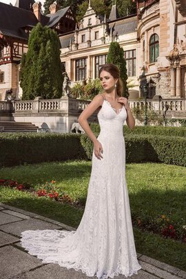 Robe de mariée nature fermeutre eclair bandouliere spaghetti gaine avec décoration dentelle