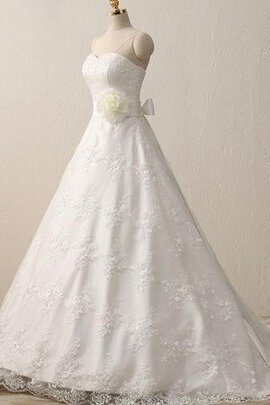 Robe de mariée elegante delicat bucolique col en forme de cœur en salle