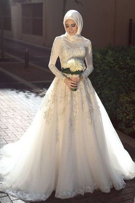 Robe de mariée coupé de traîne courte en tulle au niveau de cou naturel